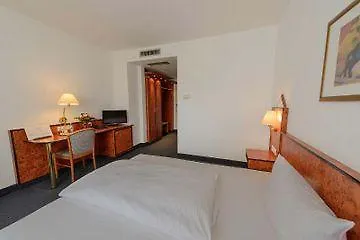 Trip Minerva Frankfurt Otel 3*