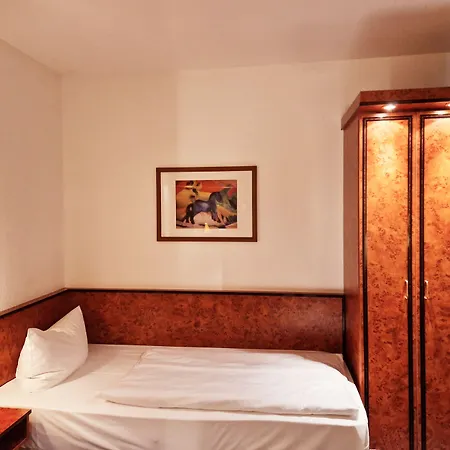 Trip Minerva Frankfurt Otel 3*