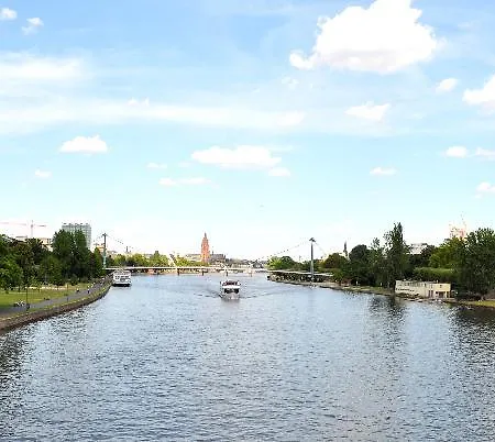 Otel Trip Minerva Frankfurt 3*